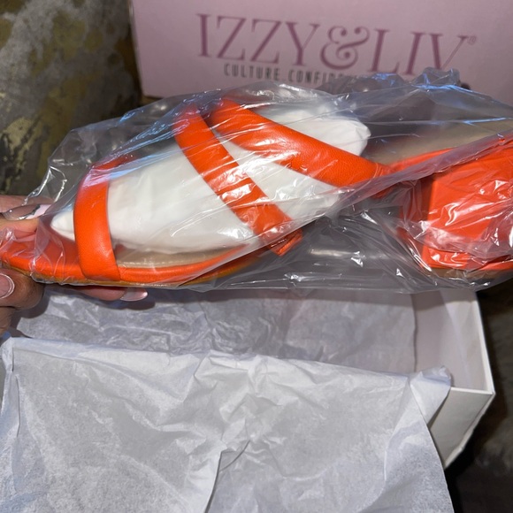 SCHUTZ
Olly Block Heel Leather Sandals - Picture 3 of 7